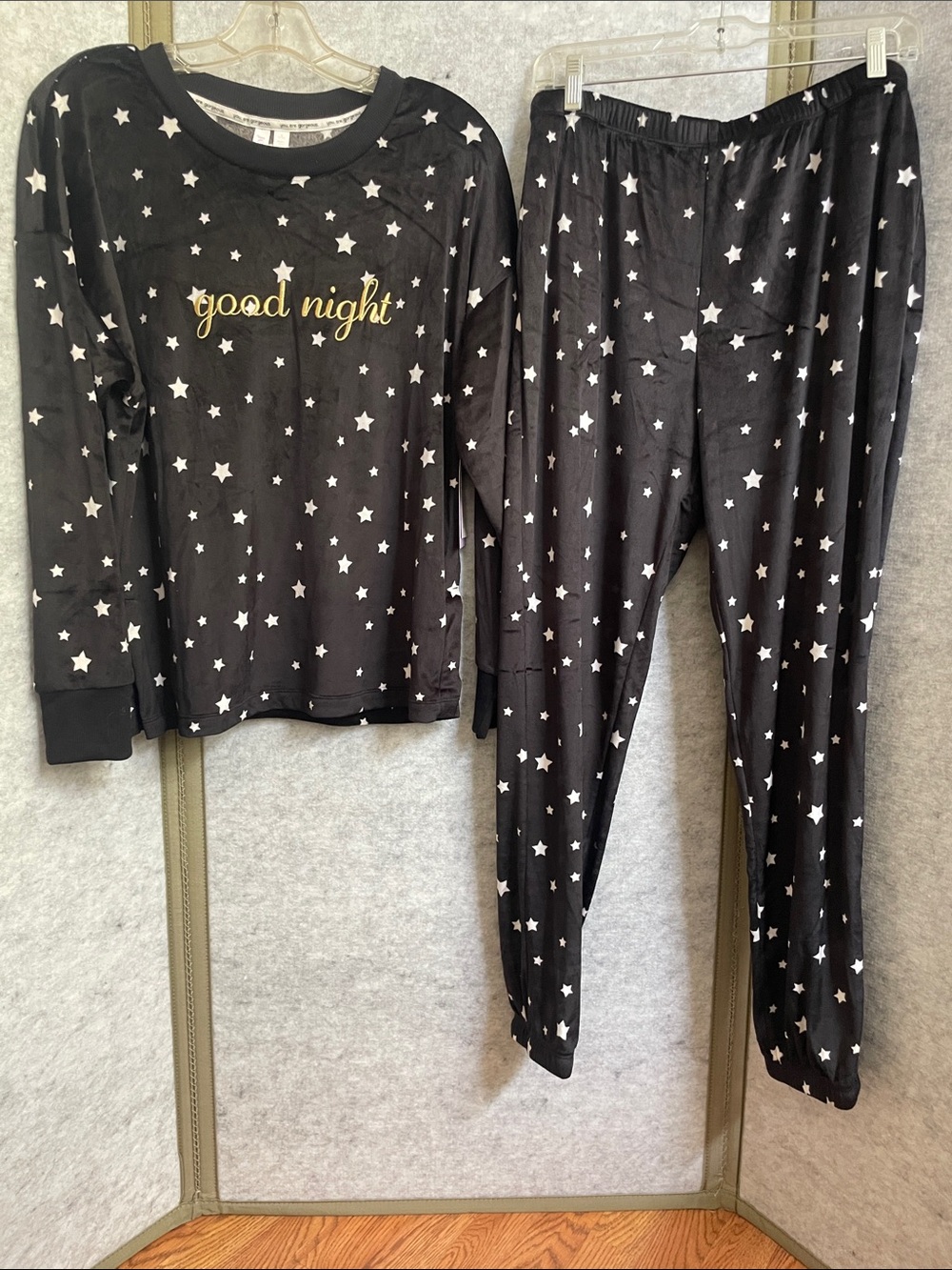 Women’s Good Night Star Print Pajama Set - Black